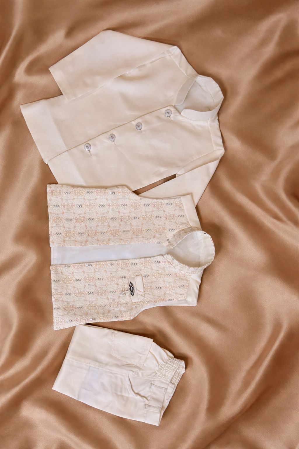 Elegant 3-piece cream ethnic set